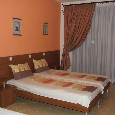 فندق Family Tropicana