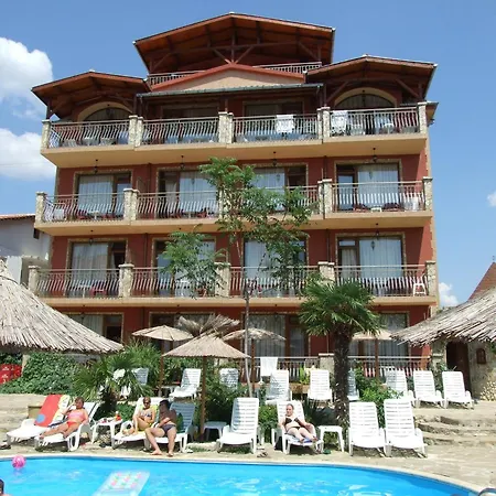 فندق Family Tropicana