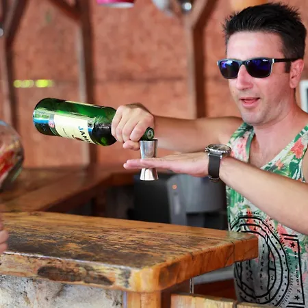 Family Tropicana فندق