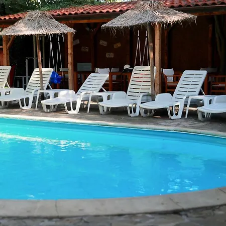 Family Tropicana فندق رافدا